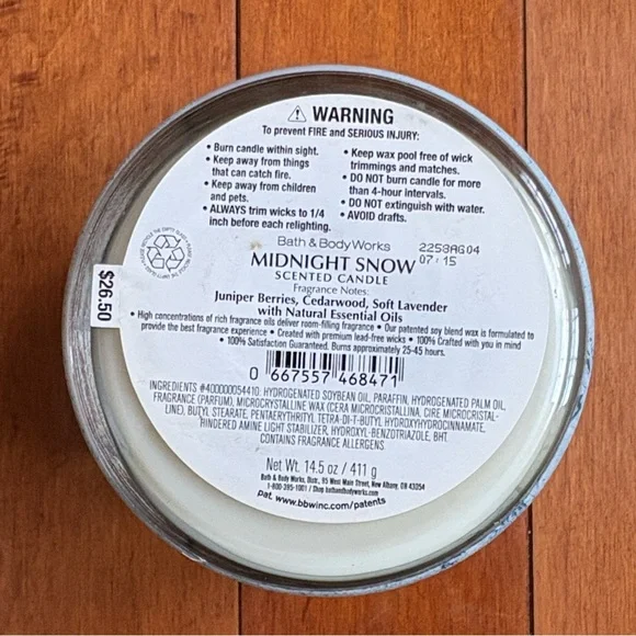 Bath & Body Works Midnight Snow Candle - Picture 4 of 4